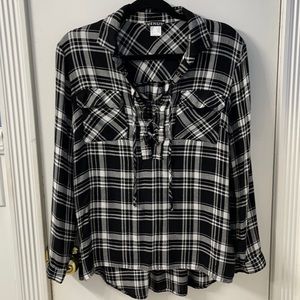 Venus flannel pull over with tie lace front, size medium